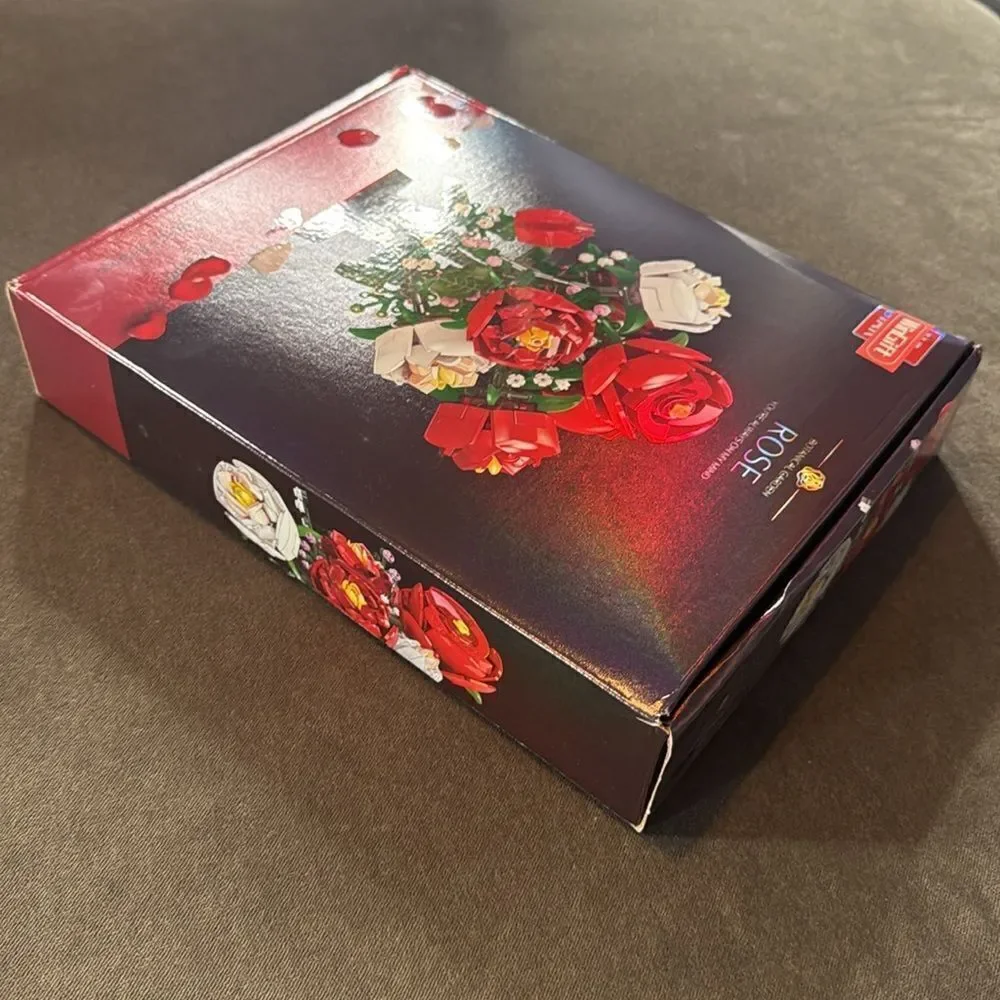 Botanical Garden Rose Building Blocks Set 818 Pieces NEW